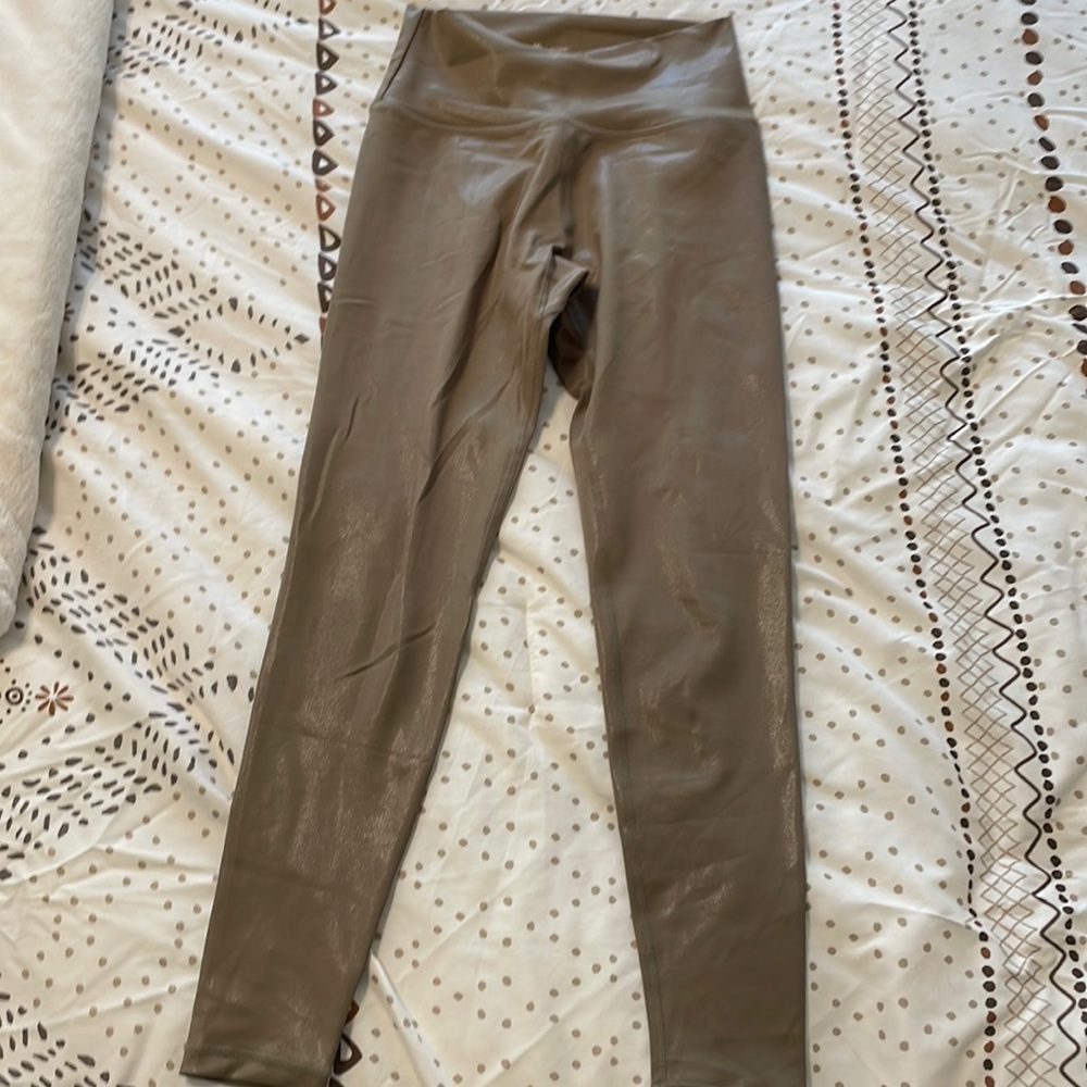 BuffBunny shiny nude leggings
